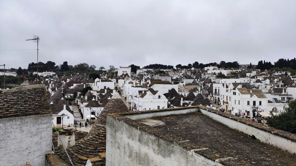 Альберобелло: подорож в білосніжне серце італійської Апулії 34 Знамениті труллі в Альберобелло / фото Марина Григоренко