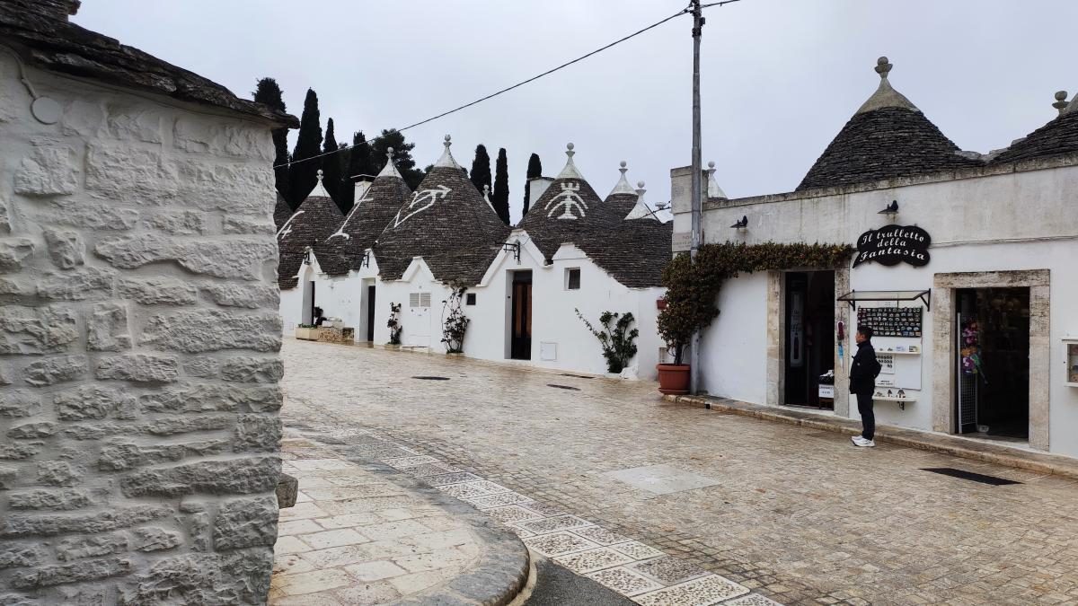Альберобелло: подорож в білосніжне серце італійської Апулії 21 Альберобелло: подорож в білосніжне серце італійської Апулії