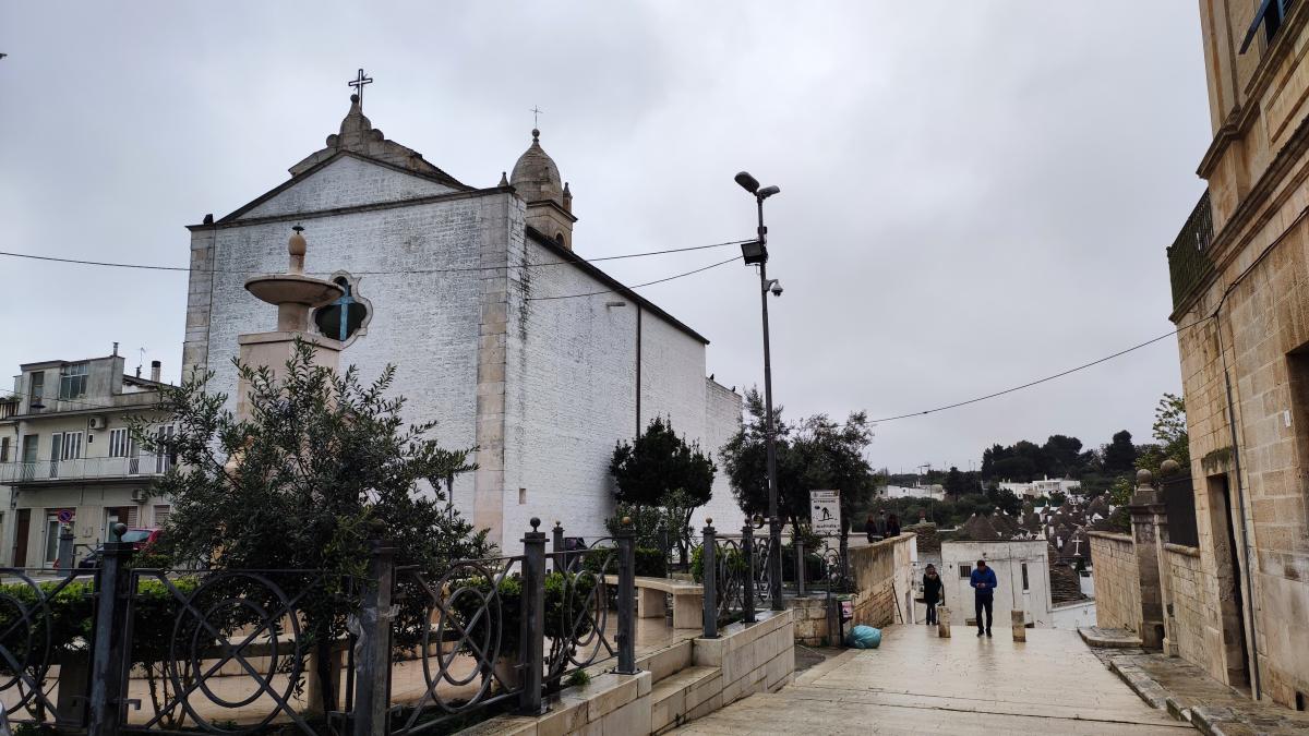 Альберобелло: подорож в білосніжне серце італійської Апулії 33 Церква Святої Люсії в Альберобелло / фото Марина Григоренко