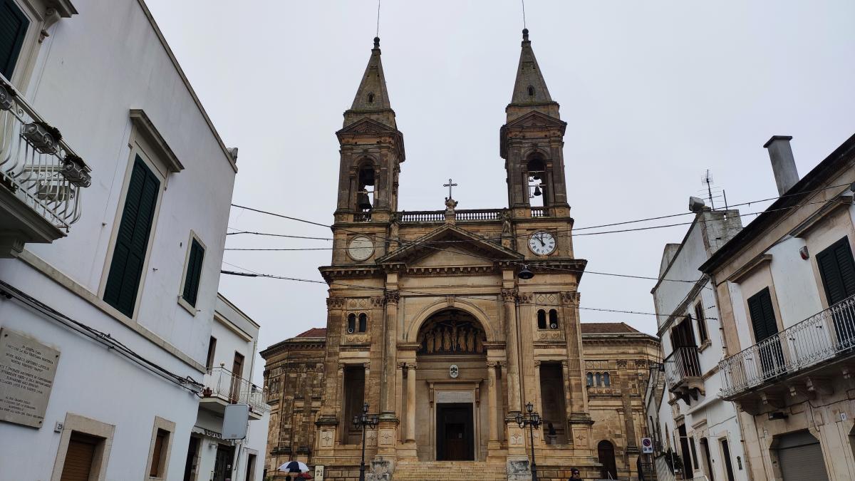 Альберобелло: подорож в білосніжне серце італійської Апулії 31 Церква Святих Косми та Даміана в Альберобелло / фото Марина Григоренко