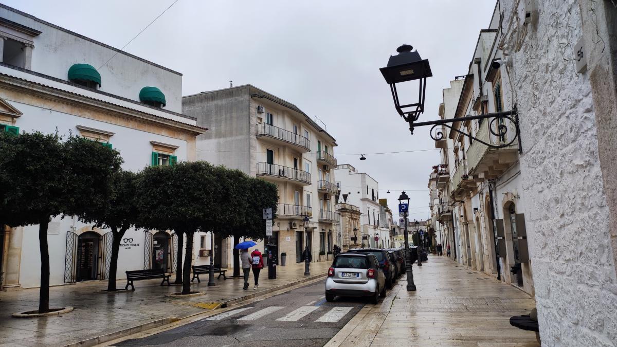 Альберобелло: подорож в білосніжне серце італійської Апулії 30 Вулички Альберобелло в березні / фото Марина Григоренко