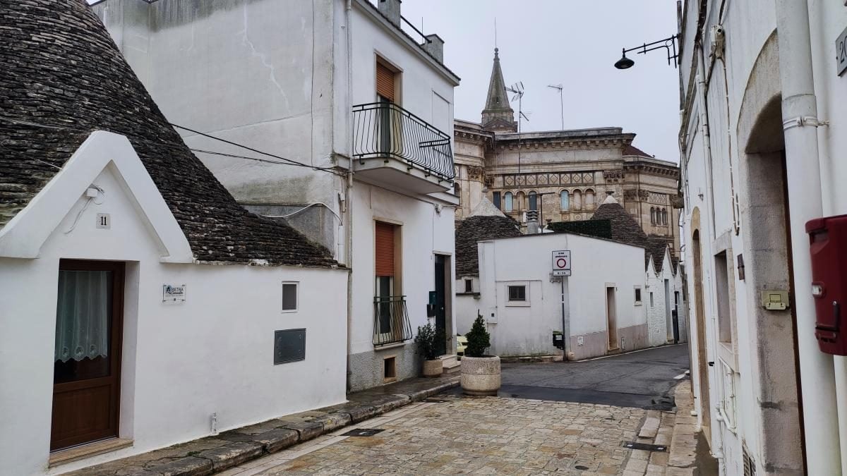 Альберобелло: подорож в білосніжне серце італійської Апулії 5 Альберобелло: подорож в білосніжне серце італійської Апулії