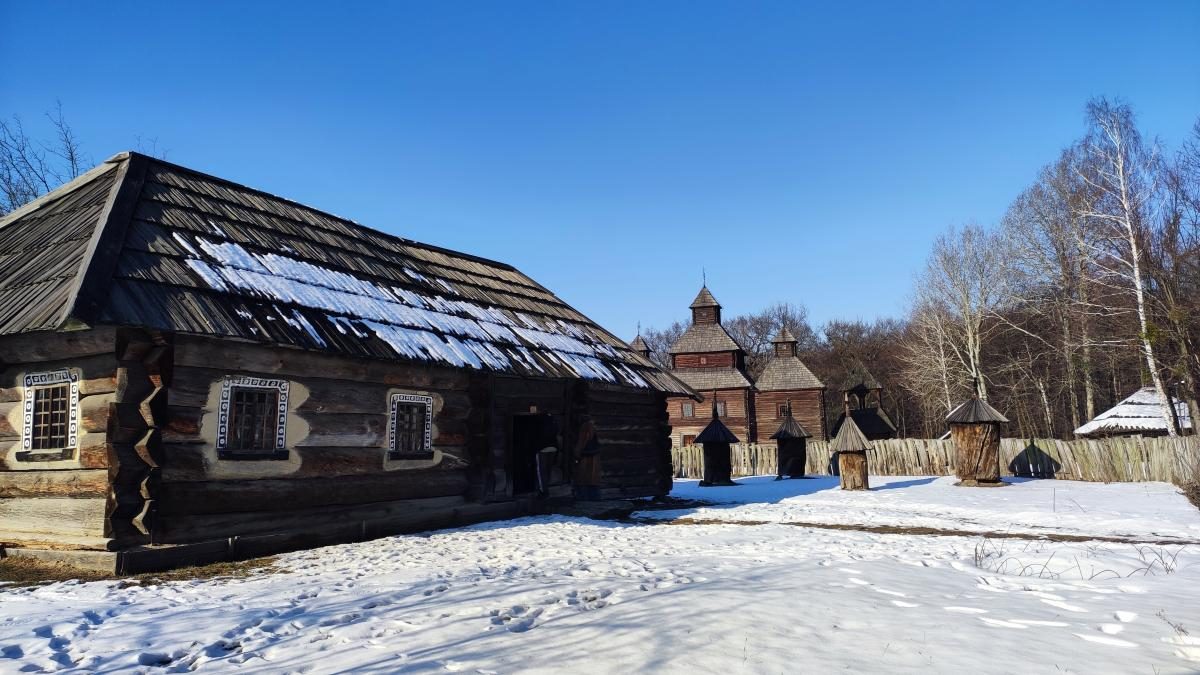 Це варто встигнути побачити: засніжений музей Пирогово у Києві (фоторепортаж, відео)