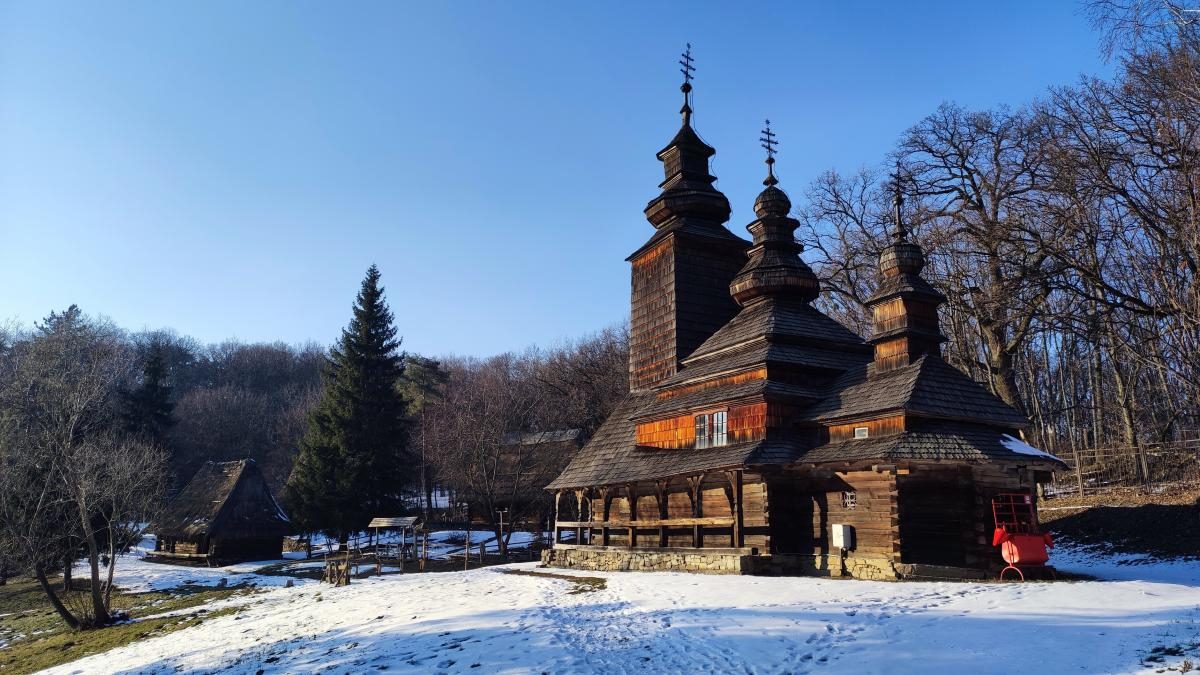 Це варто встигнути побачити: засніжений музей Пирогово у Києві (фоторепортаж, відео)
