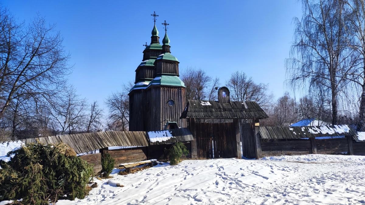 Це варто встигнути побачити: засніжений музей Пирогово у Києві (фоторепортаж, відео)