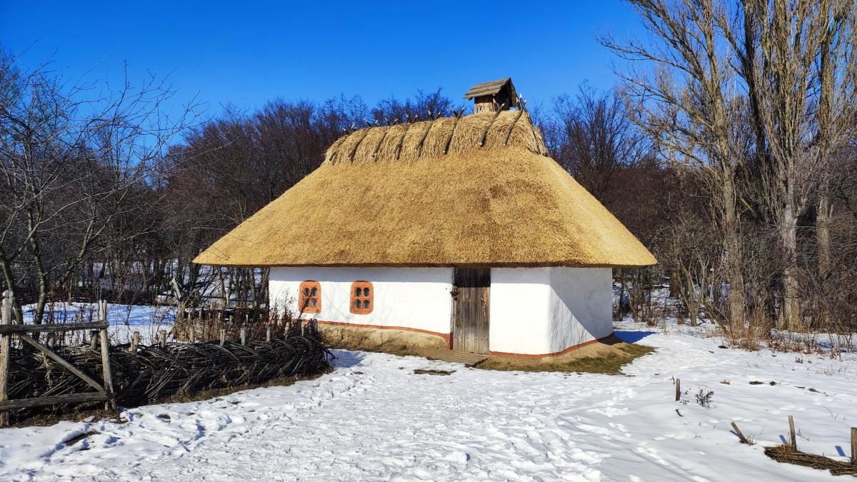 Це варто встигнути побачити: засніжений музей Пирогово у Києві (фоторепортаж, відео)