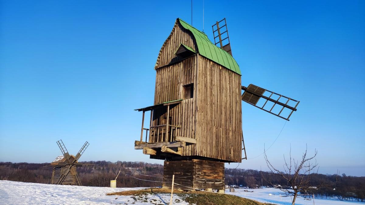 Це варто встигнути побачити: засніжений музей Пирогово у Києві (фоторепортаж, відео)