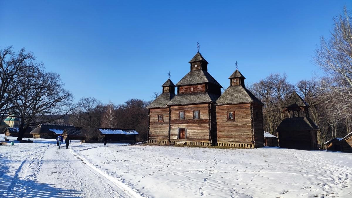 Це варто встигнути побачити: засніжений музей Пирогово у Києві (фоторепортаж, відео)