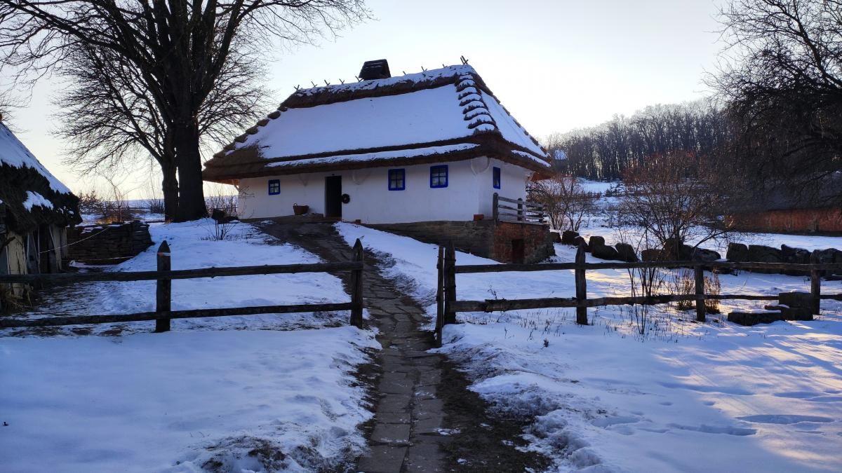 Це варто встигнути побачити: засніжений музей Пирогово у Києві (фоторепортаж, відео)