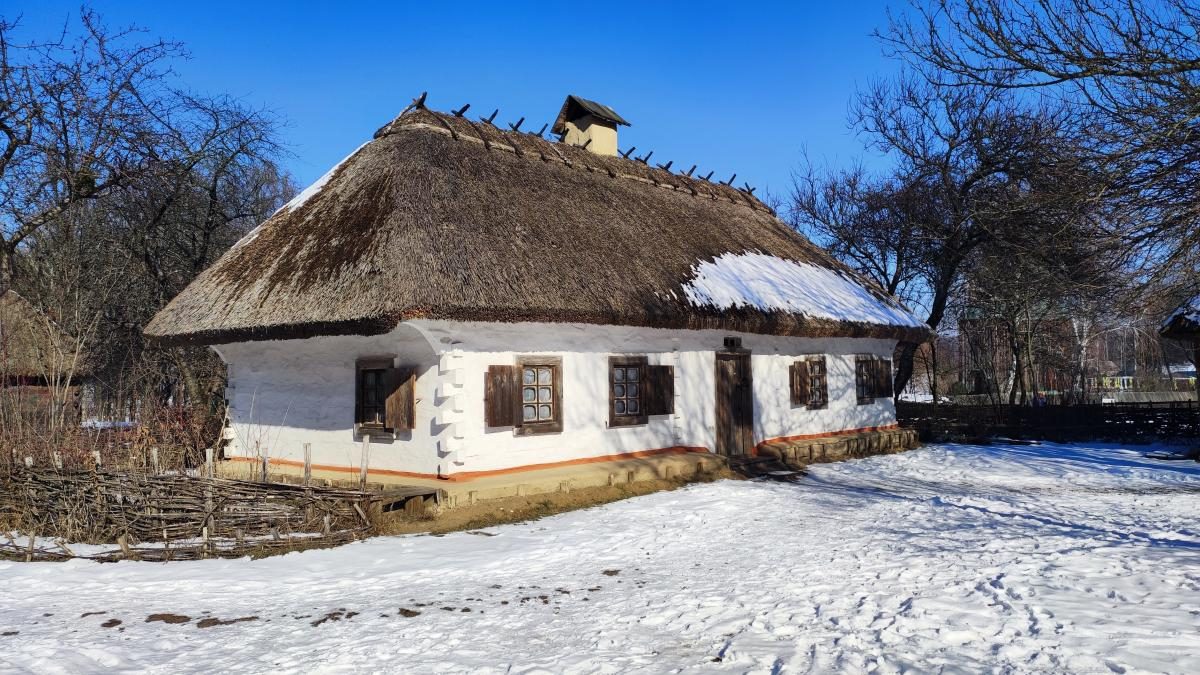 Це варто встигнути побачити: засніжений музей Пирогово у Києві (фоторепортаж, відео)