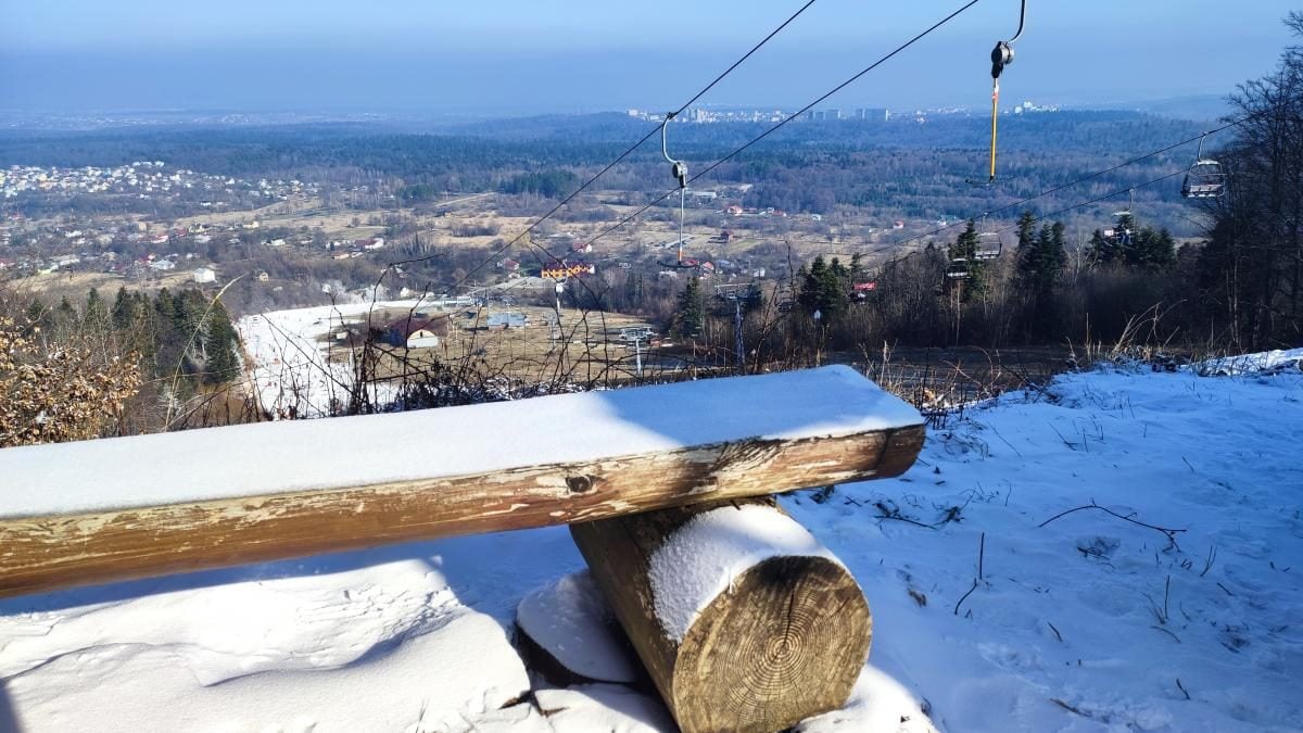 Чи є сніг на Буковиці: гірськолижні курорти Львівщини в умовах теплої зими (фоторепортаж, відео)