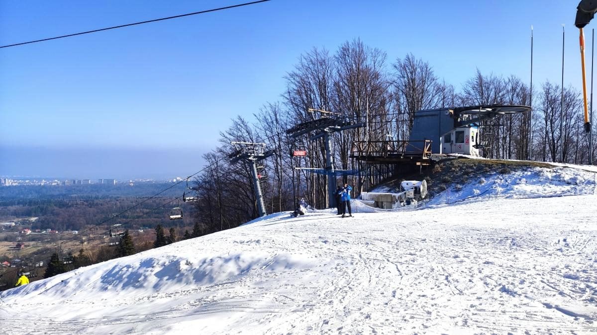 Чи є сніг на Буковиці: гірськолижні курорти Львівщини в умовах теплої зими (фоторепортаж, відео)