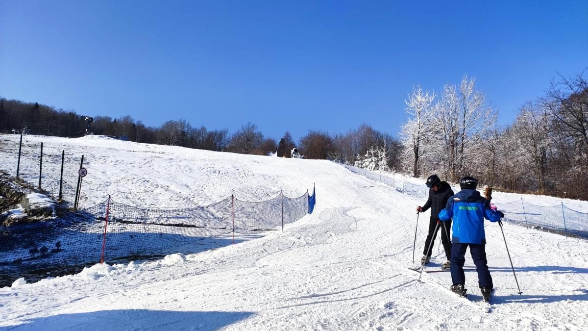 Чи є сніг на Буковиці: гірськолижні курорти Львівщини в умовах теплої зими (фоторепортаж, відео)