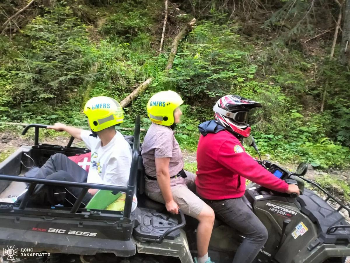 Говерла, Петрос, Піп Іван: що варто знати, щоб безпечно зійти на вершини Карпат 17 Рятувальники бідкаються, що іноді ледачі туристи використовують їх як службу таксі / фото ГУ ДСНС у Закарпатській області