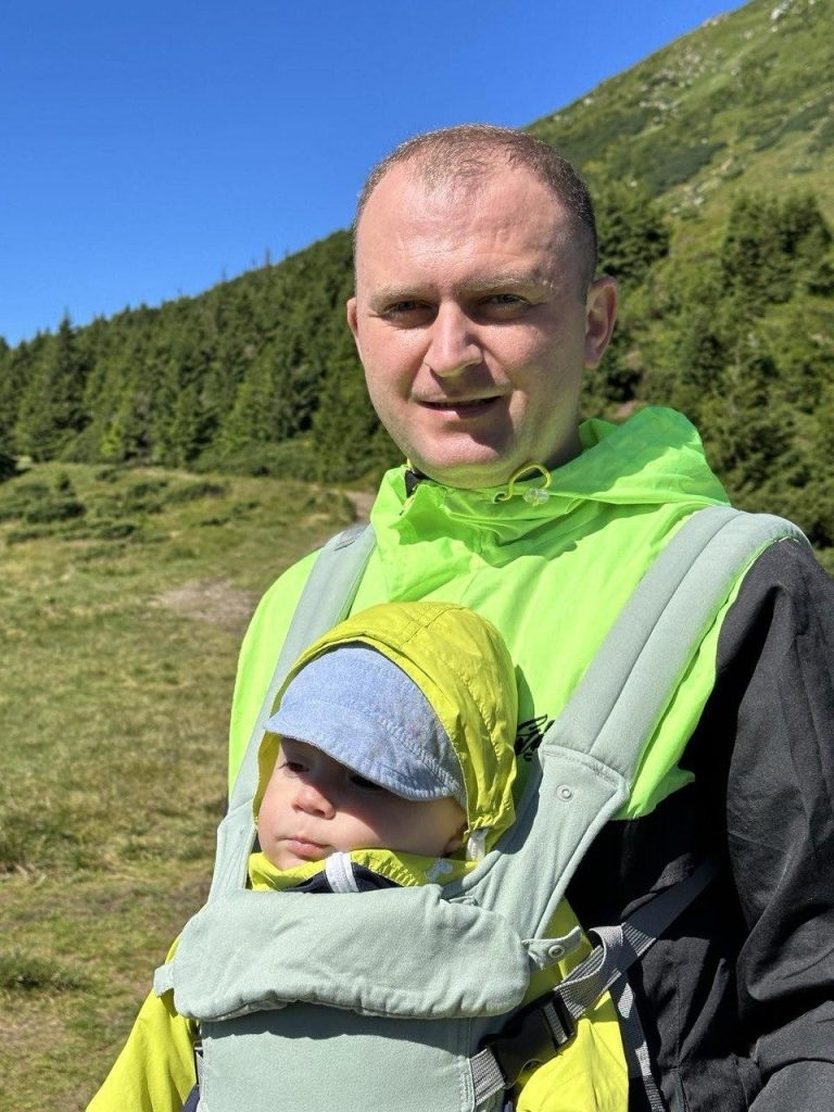 Говерла, Петрос, Піп Іван: що варто знати, щоб безпечно зійти на вершини Карпат 4 Юрій Гал з сином / фото Наталія Петерварі