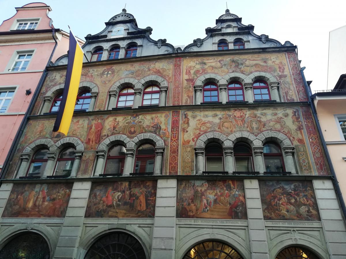 Констанц: німецьке місто з дивакуватими скульптурами на неосяжному Боденському озері 16 Багато будівель в Констанці мають свою історію / фото Марина Григоренко