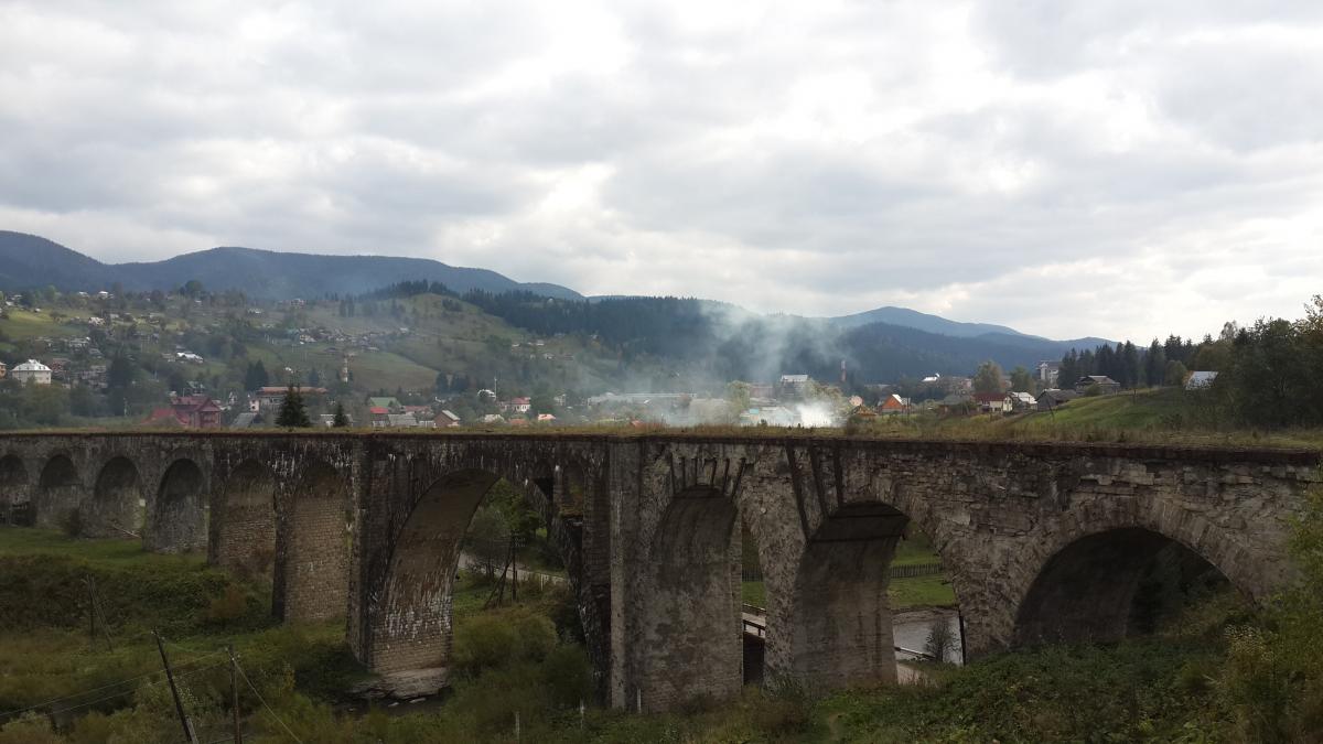 Літній релакс в Карпатах: небанальні місця для відпустки серед гір для усієї родини 8 Знаменитий віадук Ворохти / Марина Григоренко