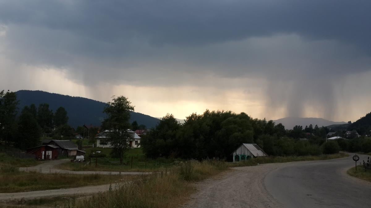 Літній релакс в Карпатах: небанальні місця для відпустки серед гір для усієї родини 10 Вулички Верховини / фото Марина Григоренко