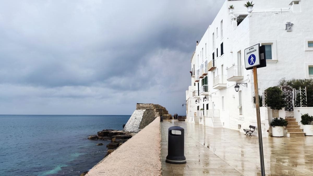 Монополі: затишна втеча з переповненого Поліньяно-а-Маре в Італії 11 Монополі: затишна втеча з переповненого Поліньяно-а-Маре в Італії