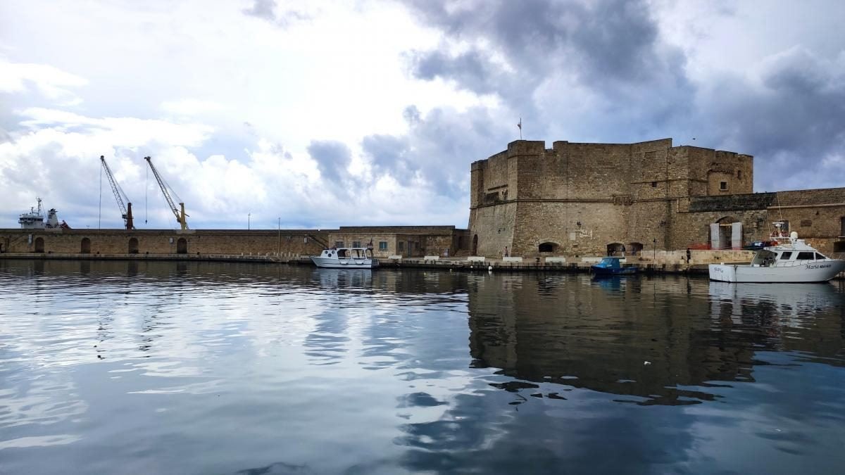 Монополі: затишна втеча з переповненого Поліньяно-а-Маре в Італії 3 Монополі: затишна втеча з переповненого Поліньяно-а-Маре в Італії