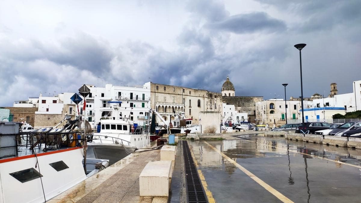 Монополі: затишна втеча з переповненого Поліньяно-а-Маре в Італії 1 Монополі: затишна втеча з переповненого Поліньяно-а-Маре в Італії