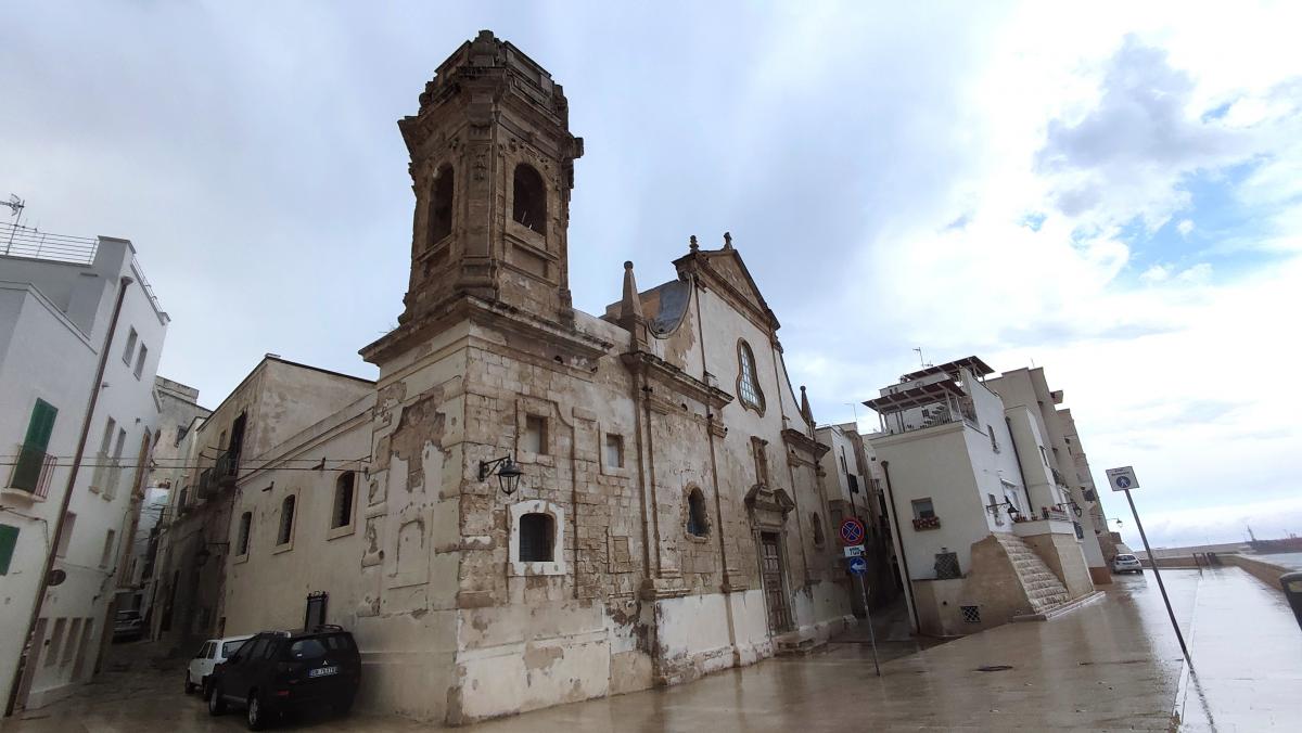 Монополі: затишна втеча з переповненого Поліньяно-а-Маре в Італії 28 Церква Сан-Сальваторе в Монополі / фото Марина Григоренко