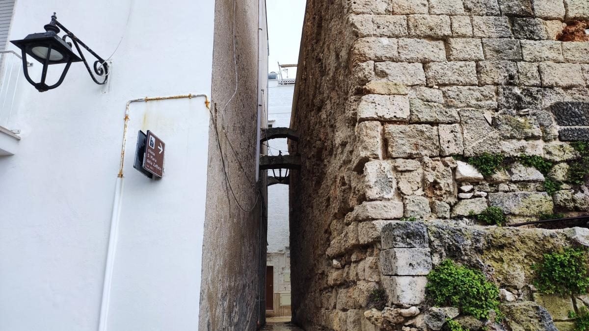 Монополі: затишна втеча з переповненого Поліньяно-а-Маре в Італії 13 Монополі: затишна втеча з переповненого Поліньяно-а-Маре в Італії