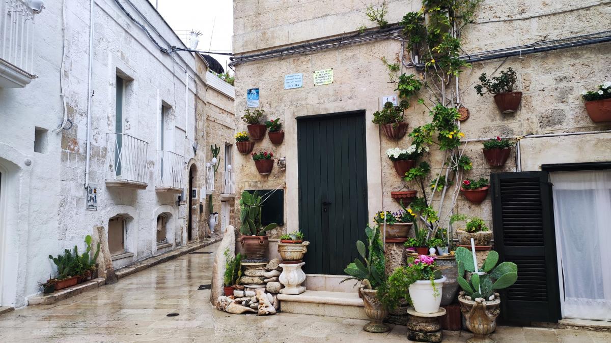 Монополі: затишна втеча з переповненого Поліньяно-а-Маре в Італії 35 В центрі Монополі можна знайти житло для туристів, хоча воно й не дешеве / фото Марина Григоренко