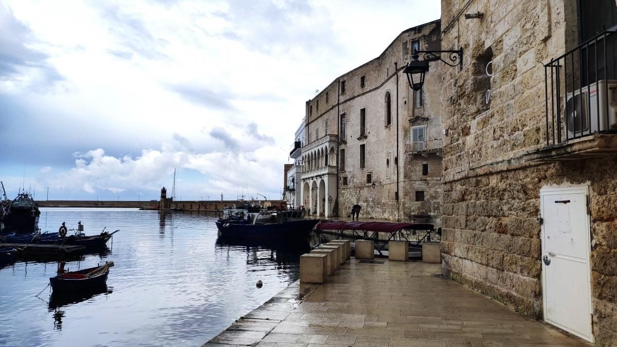 Монополі: затишна втеча з переповненого Поліньяно-а-Маре в Італії 6 Монополі: затишна втеча з переповненого Поліньяно-а-Маре в Італії