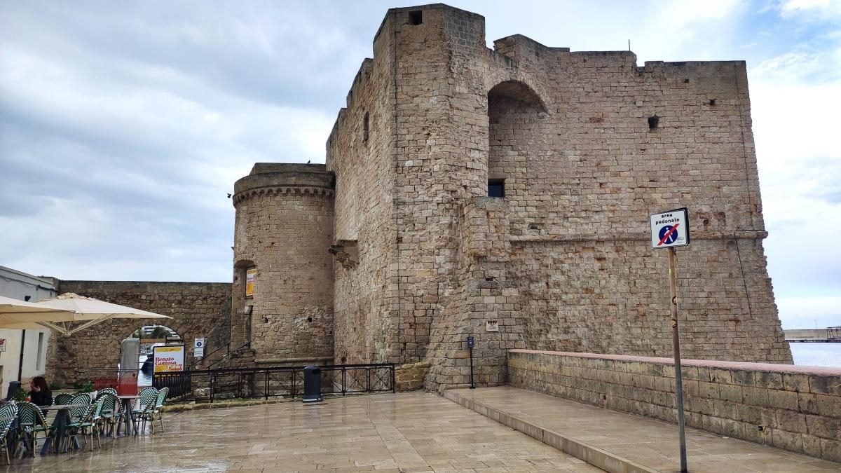 Монополі: затишна втеча з переповненого Поліньяно-а-Маре в Італії 12 Монополі: затишна втеча з переповненого Поліньяно-а-Маре в Італії