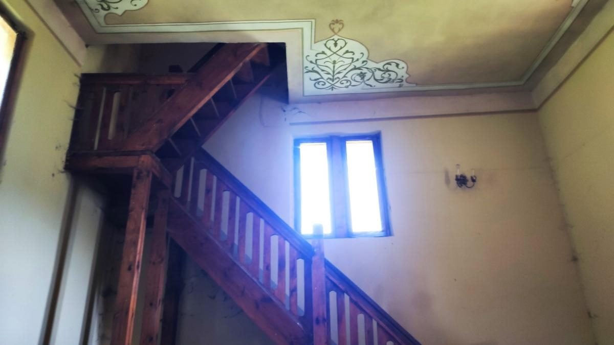 На Львівщині розвалюється закинутий костел, який так і не був освячений (фото, відео)