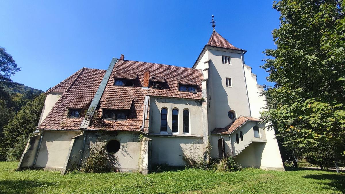 Закинутий костел у селі Майдан на Львівщині / фото Марина Григоренко