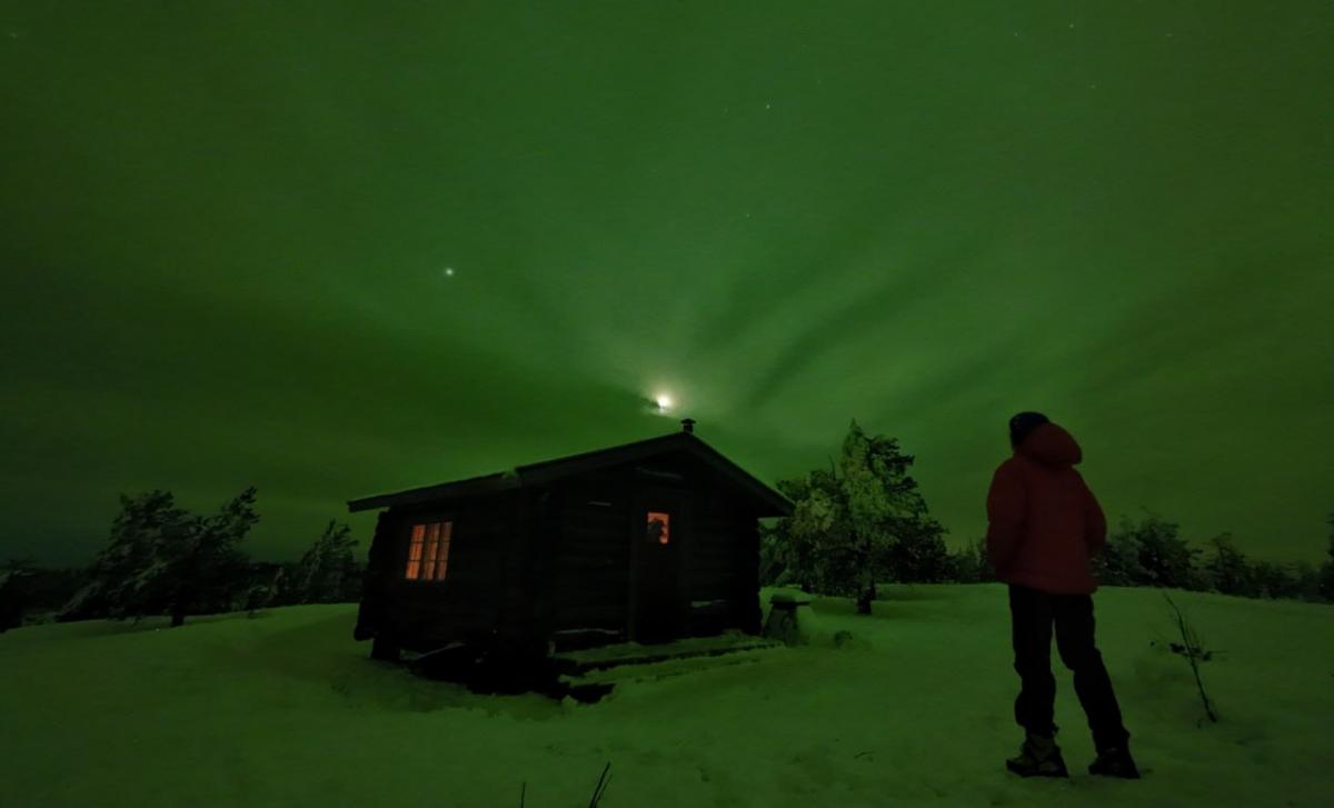Подорож до Арктики: дістатися полярного кола, побачити північне сяйво і пробігти крижаний марафон 10 Дівчині пощастило побачити полярне сяйво двічі / фото Facebook-сторінка Любові Бойко