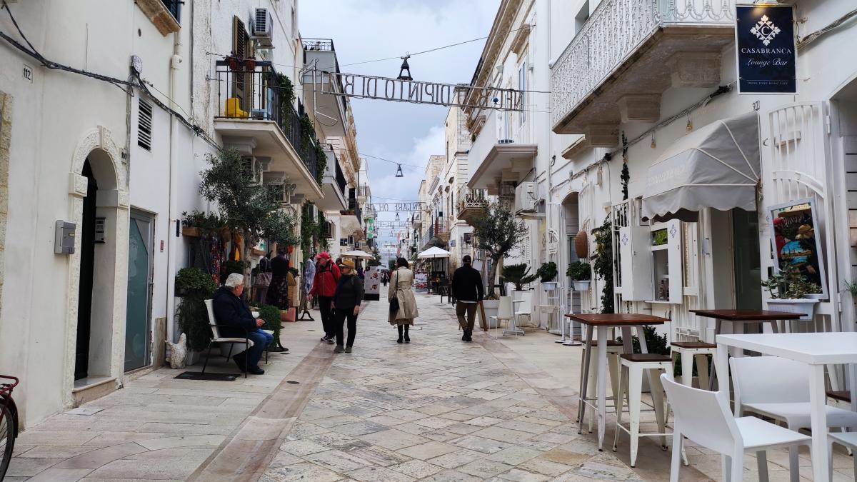 Поліньяно-а-Маре: як побачити одне з найкрасивіших місць Італії і не зіпсувати враження 13 Але дешевших пропозицій в Поліньяно-а-Маре теж достатньо / фото Марина Григоренко