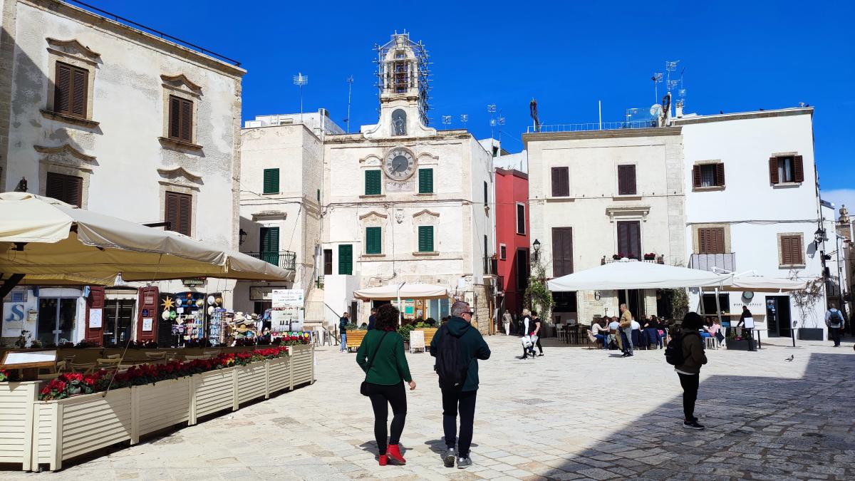 Поліньяно-а-Маре: як побачити одне з найкрасивіших місць Італії і не зіпсувати враження 14 Центральна площа Поліньяно-а-Маре / фото Марина Григоренко