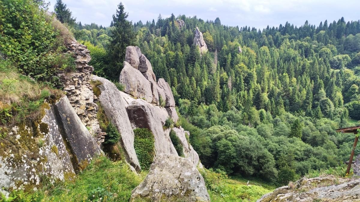Ямельницькі скелі: блукаючи непрохідними стежками УПА