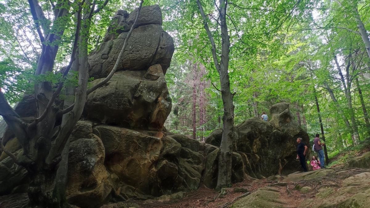 Ямельницькі скелі: блукаючи непрохідними стежками УПА