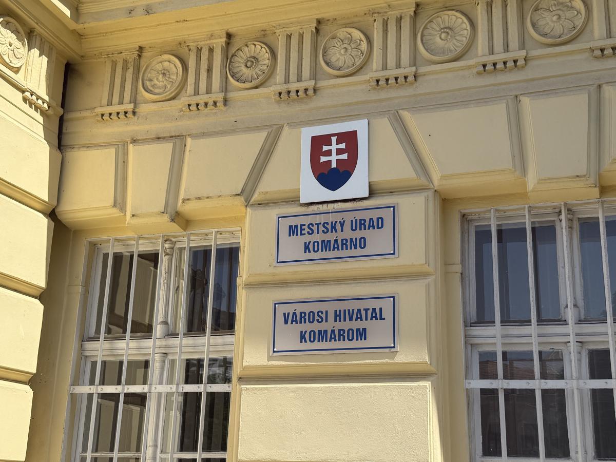 З Комарно можна потрапити до Угорщини через міст / фото Наталія Петерварі