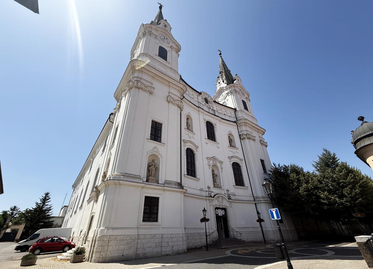 Костел Святого Андрія в Комарно / фото Наталія Петерварі