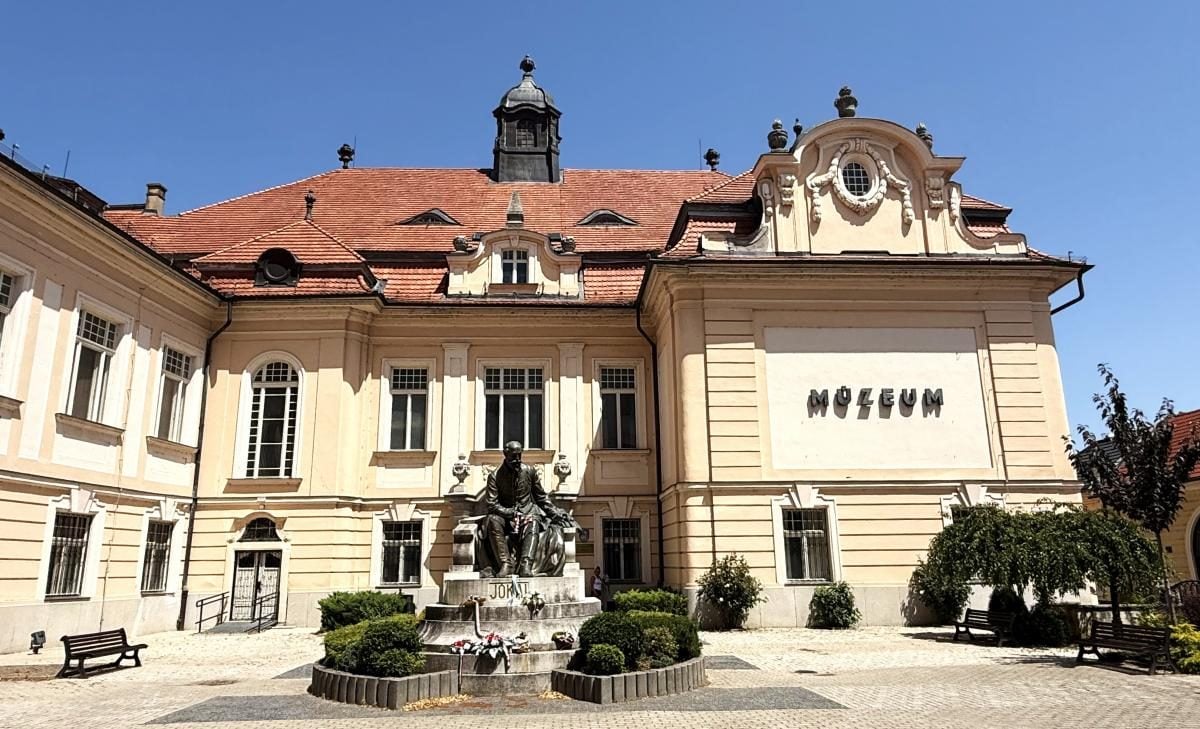 Комарно: затишне містечко на кордоні двох держав-сусідок України