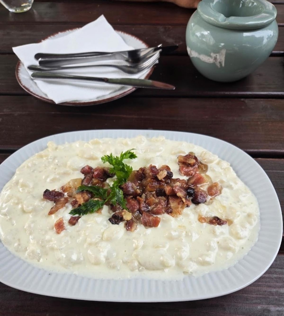 Традиційна словацька страва галушки з бриндзою / фото Наталія Петерварі