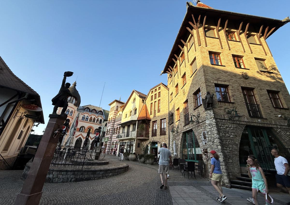 Двір Європи в Комарно / фото Наталія Петерварі