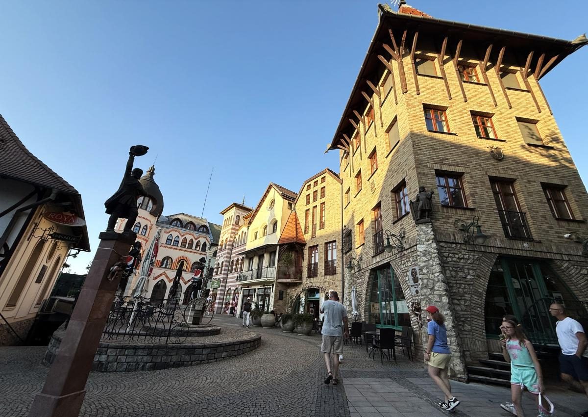 Комарно: затишне містечко на кордоні двох держав-сусідок України