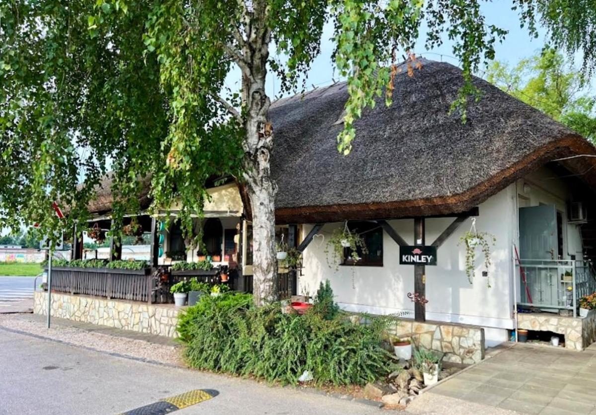 Комарно: затишне містечко на кордоні двох держав-сусідок України