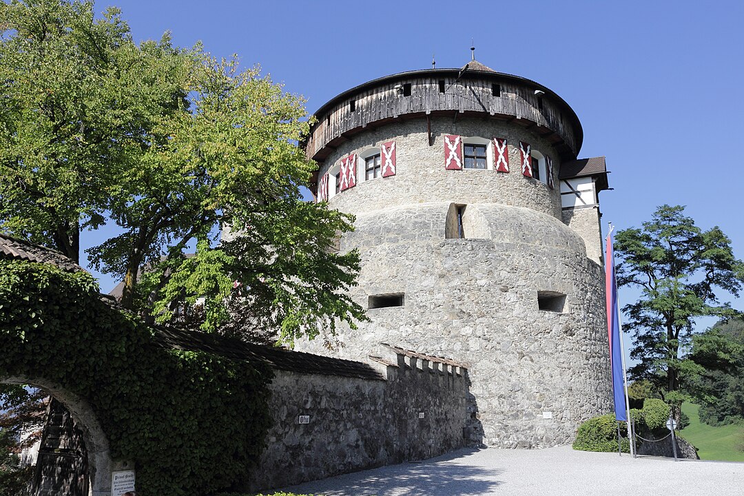 Ліхтенштейн туристичні факти - замки вино природа Ліхтенштейн туристичні факти - замки вино природа 4