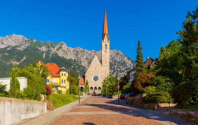 Ліхтенштейн туристичні факти - замки вино природа 1