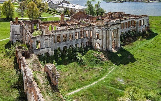 Старовинний палац Санґушків - де знаходиться, чому варто побачити 1