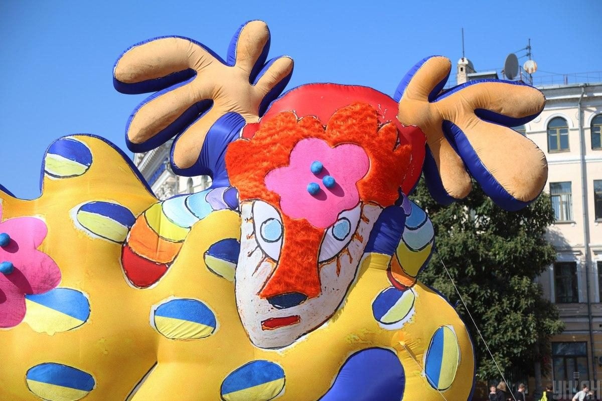 У центрі Києва з'явилися яскраві інсталяції, натхнені Марією Примаченко (фоторепортаж) 13 У центрі Києва з'явилися яскраві інсталяції, натхнені Марією Примаченко (фоторепортаж)