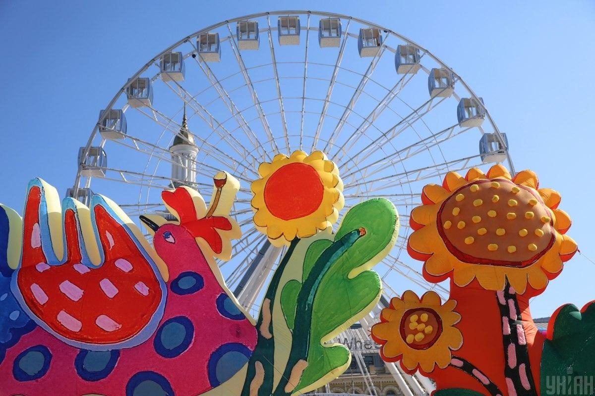 У центрі Києва з'явилися яскраві інсталяції, натхнені Марією Примаченко (фоторепортаж) 14 У центрі Києва з'явилися яскраві інсталяції, натхнені Марією Примаченко (фоторепортаж)