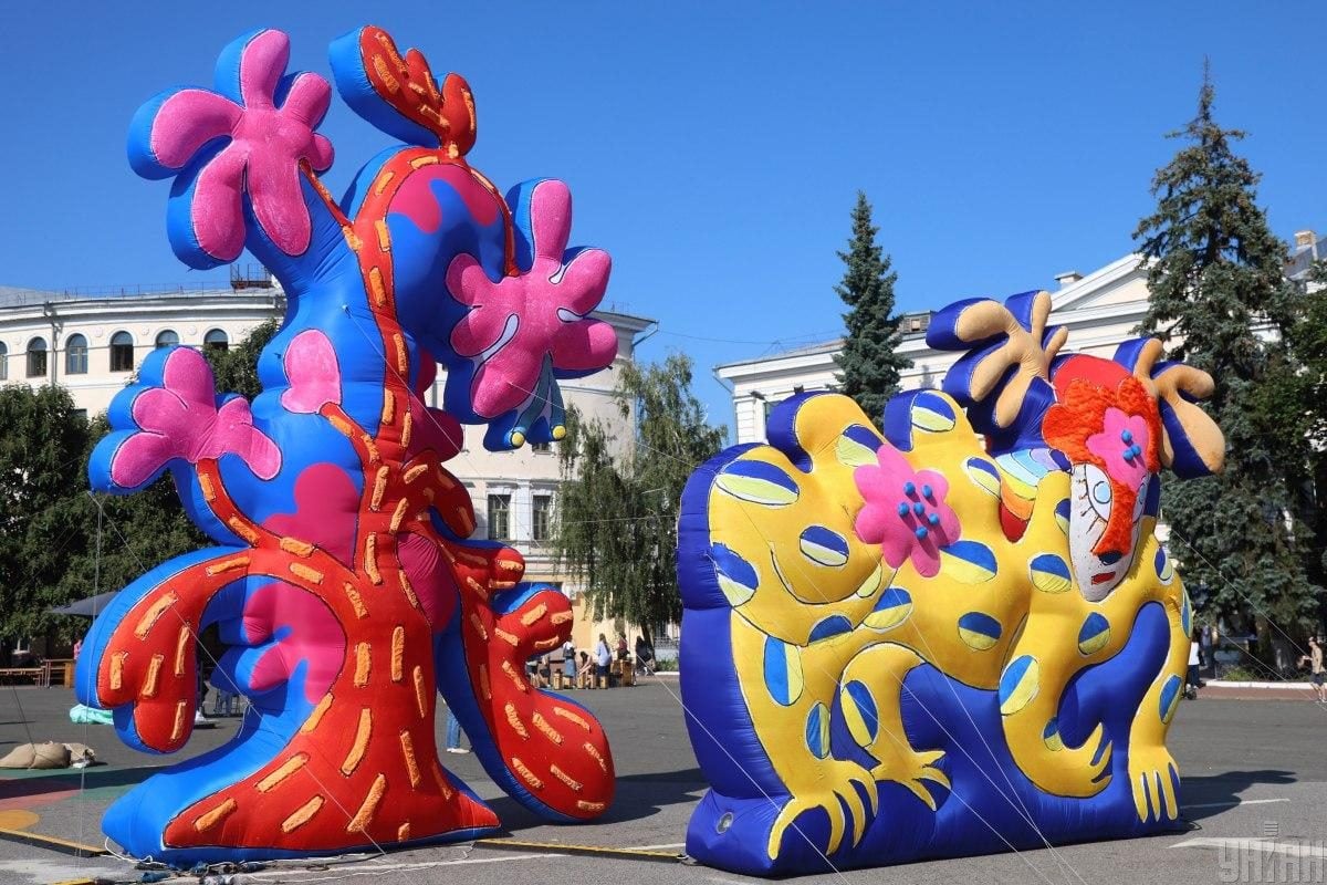 У центрі Києва з'явилися яскраві інсталяції, натхнені Марією Примаченко (фоторепортаж) 8 У центрі Києва з'явилися яскраві інсталяції, натхнені Марією Примаченко (фоторепортаж)